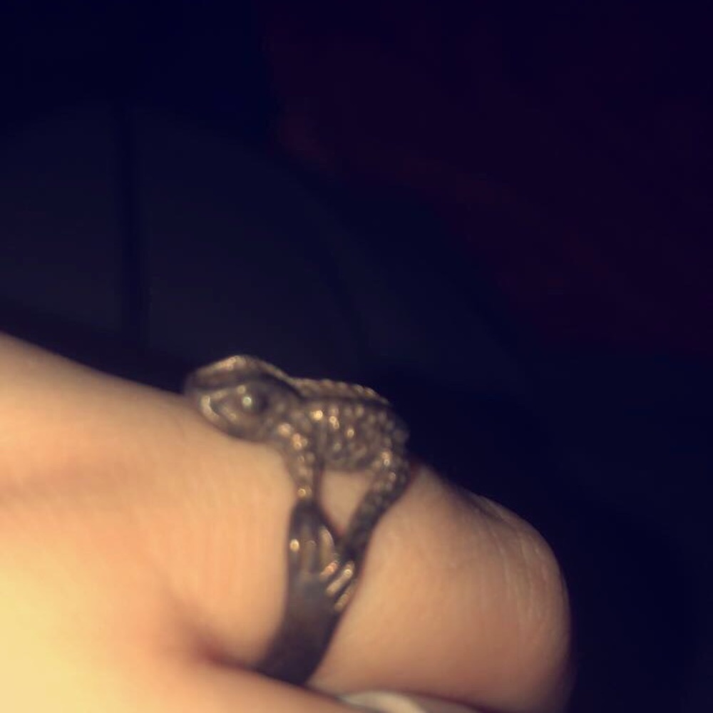 Frog ring